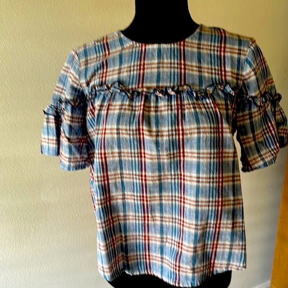 Shorter style top, very cute sleeves with ruffle detail, EUC - Picture 1 of 4
